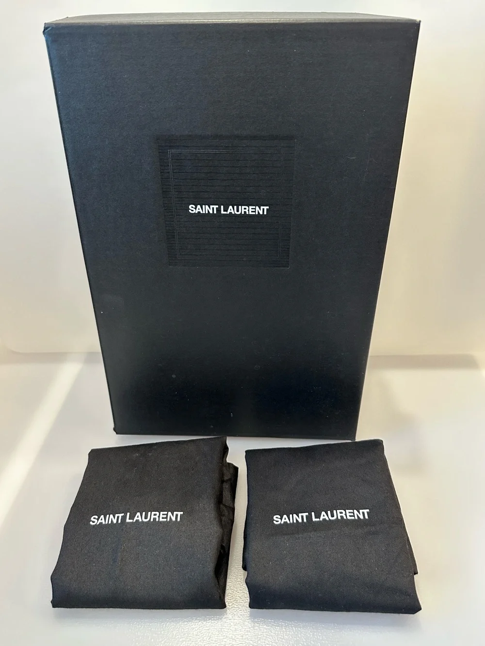 AUTHENTIC SAINT LAURENT Paris Venice Low Top White Gold Accent Leather Sneakers - Picture 5 of 10